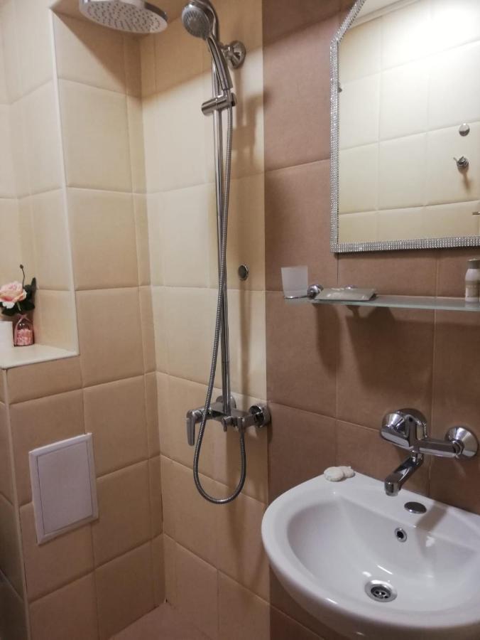 Golden Apartment *